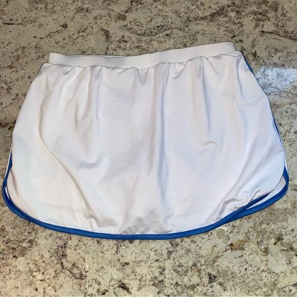 Boast USA Tennis Skort White w Light Blue Stripe “M” Flag Embroidered Logo “M” - Picture 7 of 7